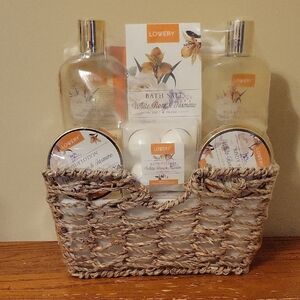 Love White Blossom Jasmine Bath & Body Set